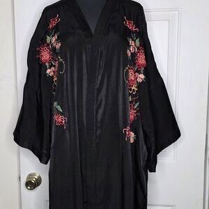 Black Embroidered Floral Kimono